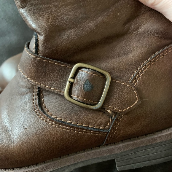 Boots - Picture 3 of 5